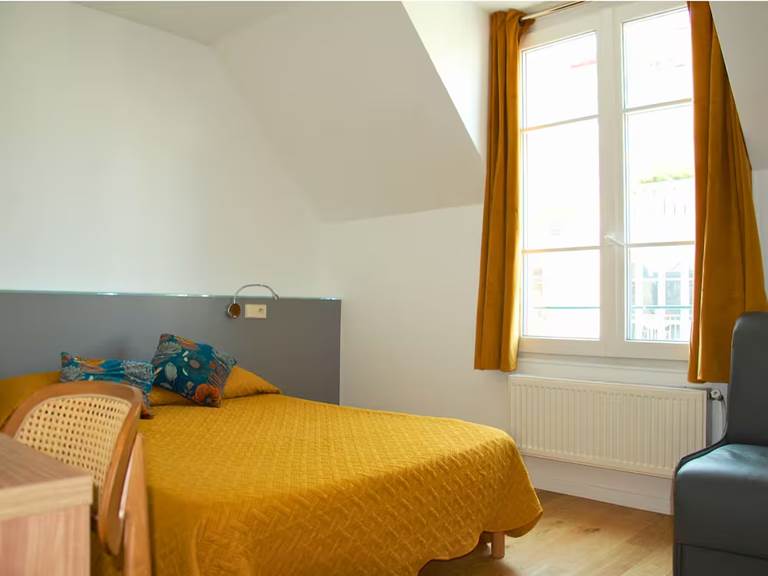 Lit-Double-Hotel-Jean-Bart-Quartier-Latin