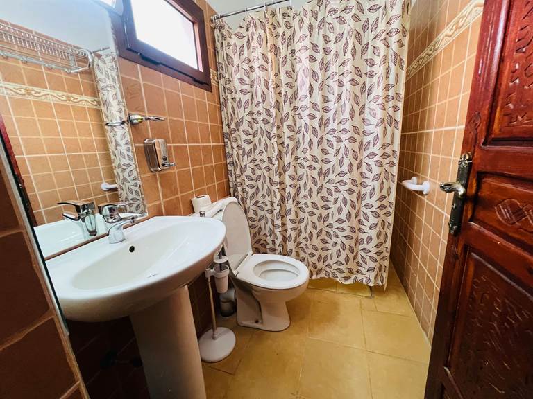 RIAD-AIT-BENHADDOU-Ouarzazate-Chambre-single-salle-de-bain