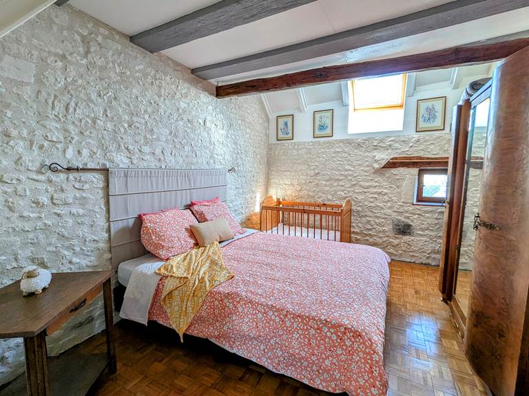 spacious-bedroom-king-bed-crib-armoire-jaulnay-gites-de-famille