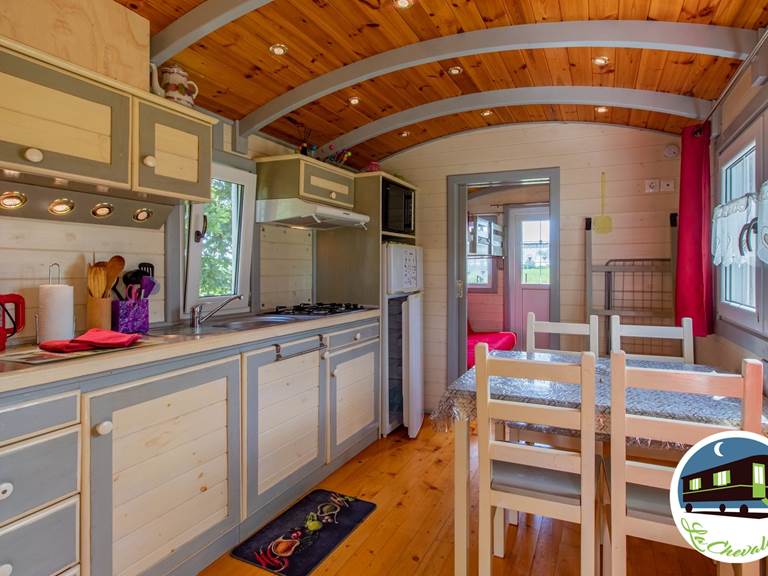 1 Gite la chevalerie 49170 roulotte insouciante