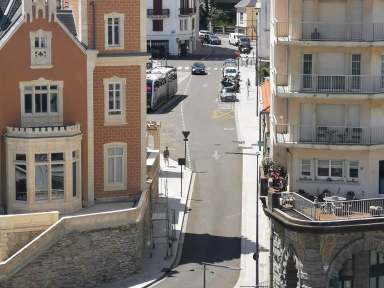 Office de tourisme et Mont de la Rhune depuis OCEAN 7
