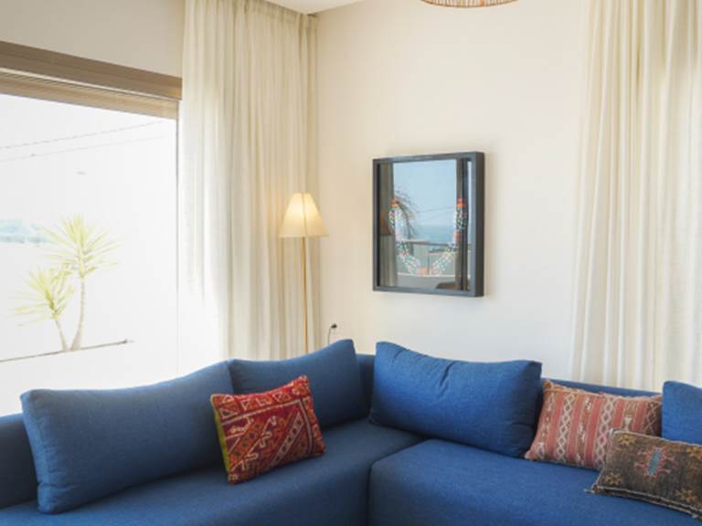 2b8508772b62d2a99ec13b96fb43dcdfd29684944c563bf8e3d3cbdb8517b7b3-5d1b6fd2f6_v0_w1024xh768_rDEF