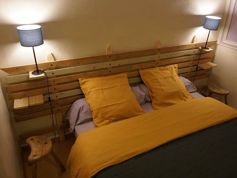 Grand lit double bed and breakfast à Douarnenez