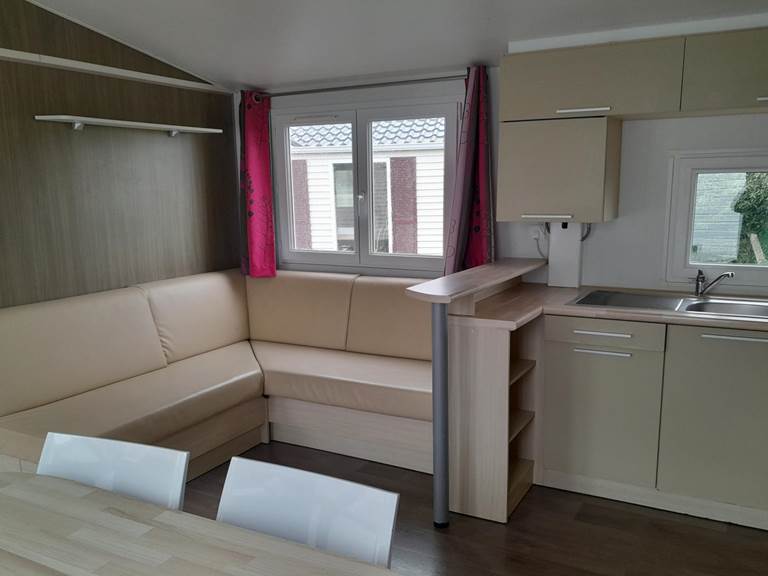 salon-et-cuisine-mobil-home-7-personnes