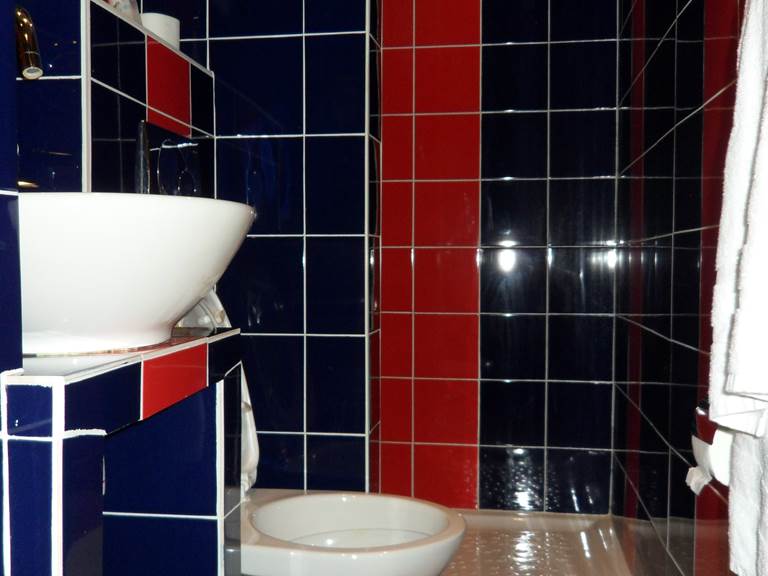 Salle de bain individuelle hotel jean bart paris 6