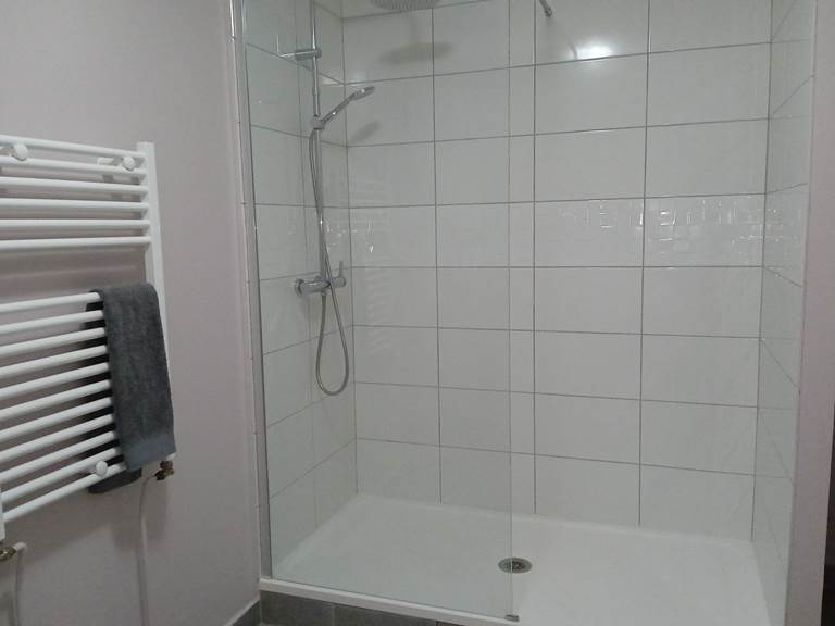 salle d'eau chambre 13