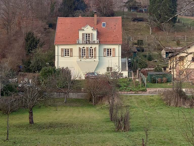 Maison renovée face Sud loin