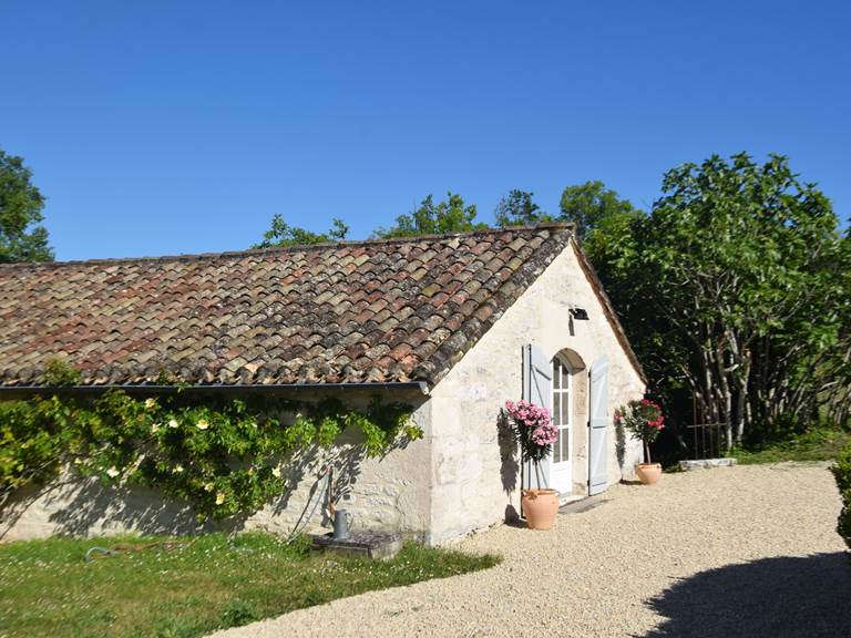 Dépendance en pierres blanches traditionnelles du Quercy