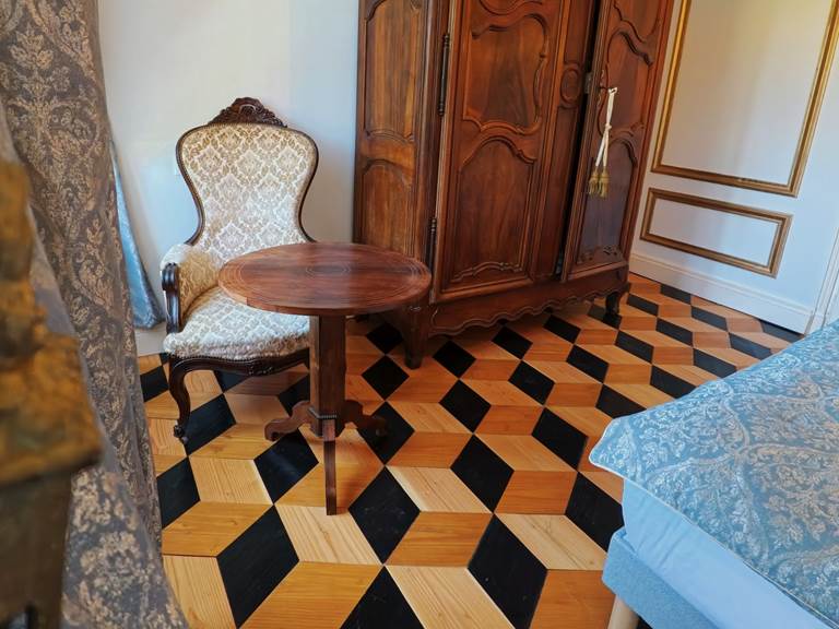 Chambre de prestige mêlant charme ancien et confort moderne
