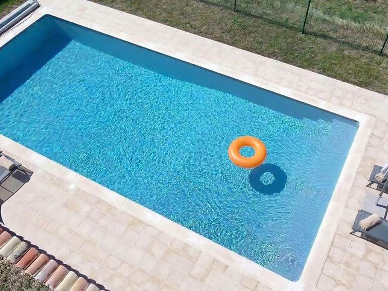 grande-piscine-privée-baignade-domaine-salamandre-lauzerte-quercy-blanc