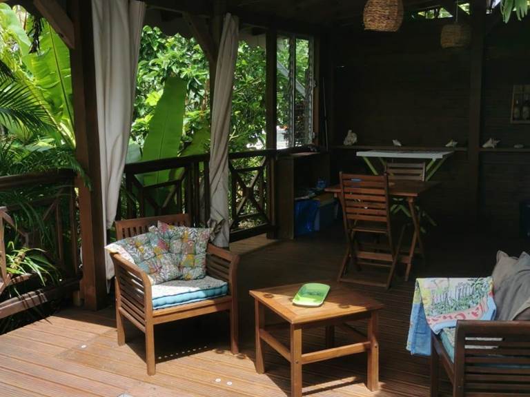 le-secret-d-alpinia-terrasse-piscine- privative