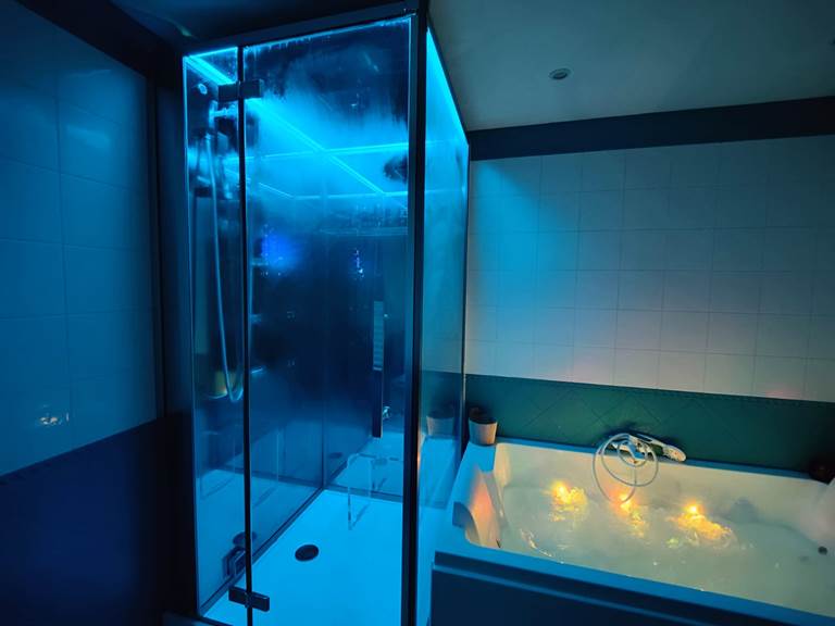 Gîtes, chambre d'hôtes et table d'hôtes gastronomique à Casteljaloux Lot et Garonne, piscine, jacuzzi et spa