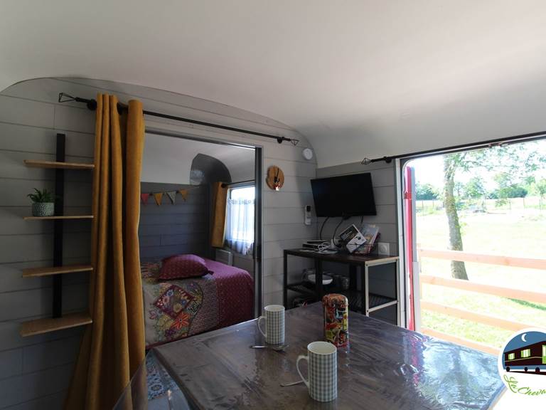 11 Gite la chevalerie 49170 roulotte loge des clowns