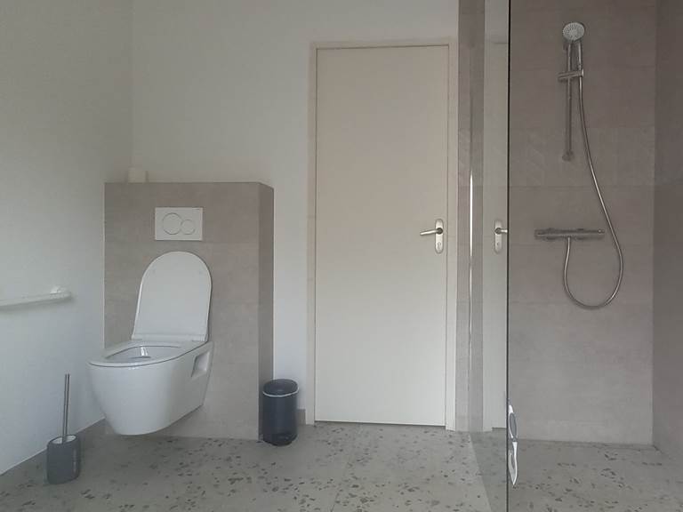 SANITAIRES EN COMMUN
