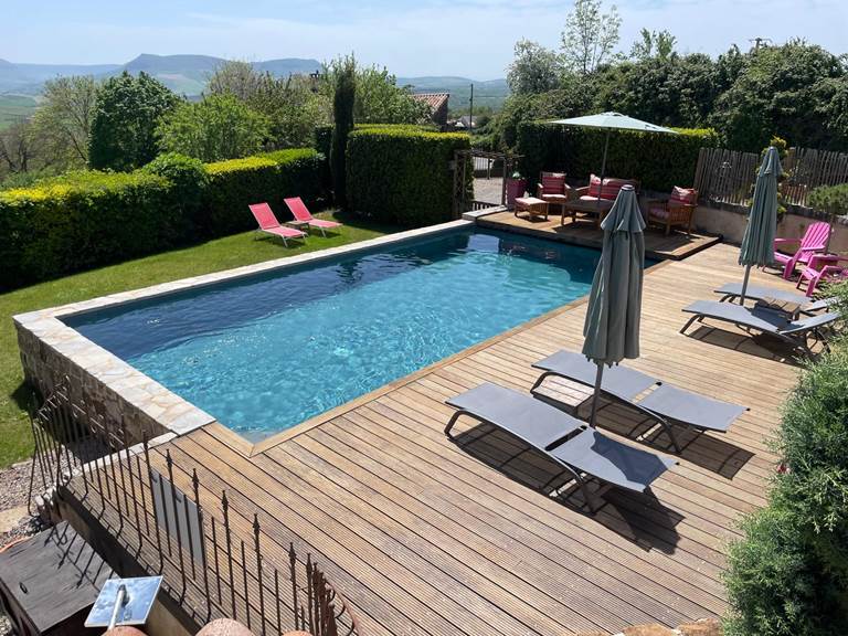 Vue piscine et terrasse