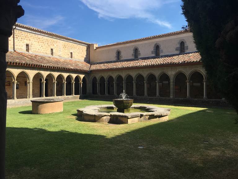 abbaye saint Hilaire Cloitre