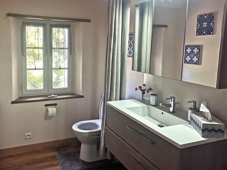 Salle de bain de la suite familiale Périgord