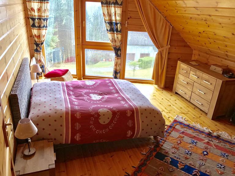 LES CHALETS DU ROCHER - Nid de la Bergeronnette - Gîte Séquoia - Un lit double