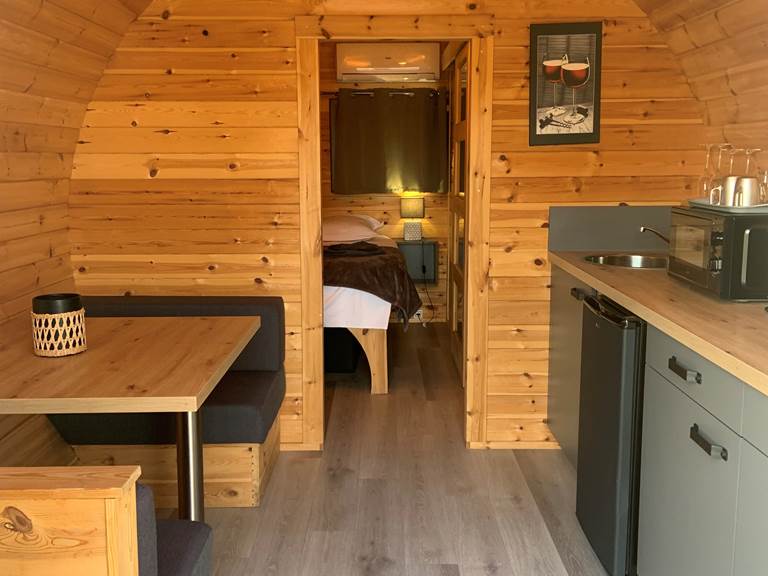 camping-vacances-bungalow-booking-airbnb-en famille-avec enfant-lac-burger-couple-insolite-a boire-a manger-vue-bourogne-route des vins-tourisme-confort-repas-terrasse-camping car-famille-enfants-visites-activités-france-autoroute-reserver-planifier-organiser-baignade-pêche-découverte