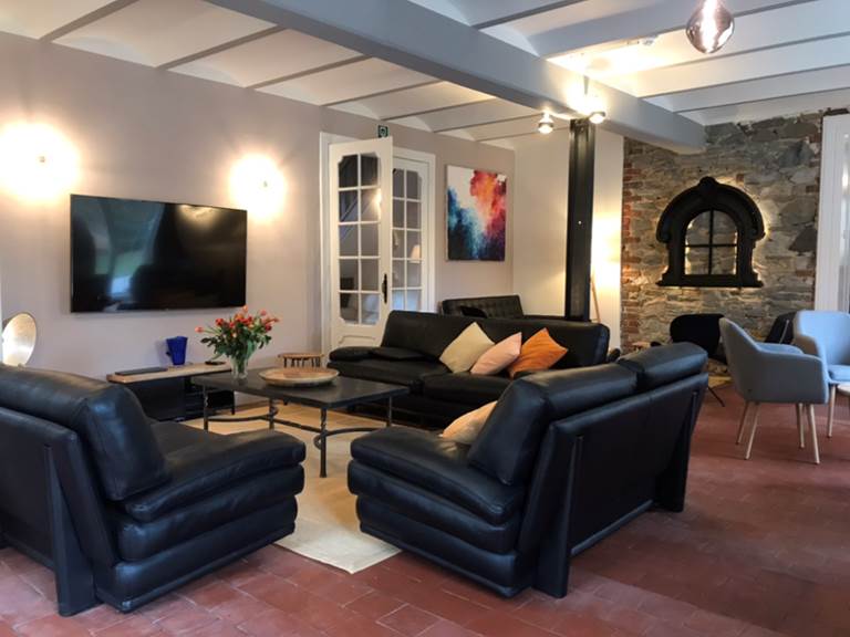 Woonkamer-groepsruimte-ecolodge-2.jpg