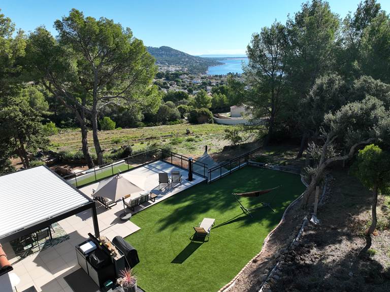 Pergola, terrasse et jardin privatif