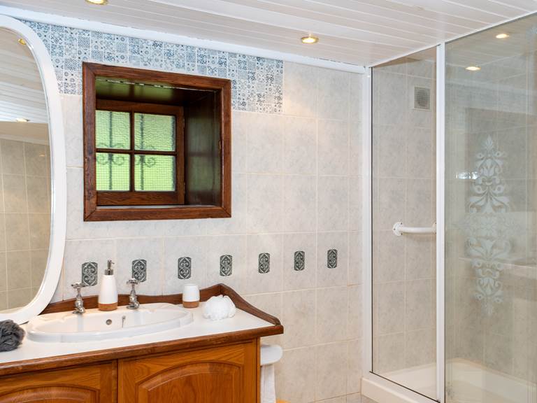 Mas d'Oliu Martel - Salle de douche RDC