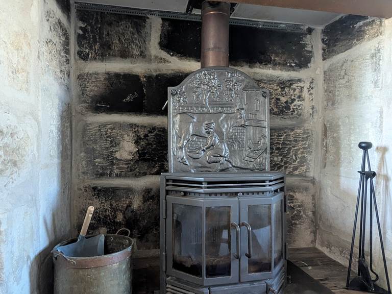 stone-fireplace-cachette-jaulnay-gites-de-famille
