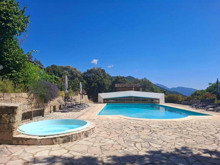 piscine-jacuzzi-vue-panoramique-domaine-cardu.jpg