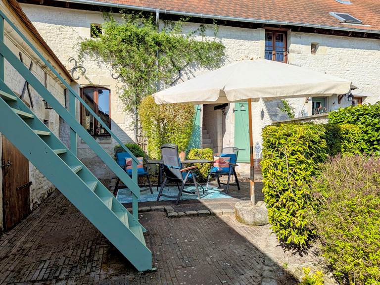 Front patio and gardens at Tuffeau Sunsets, Jaulnay Gites de Famille.