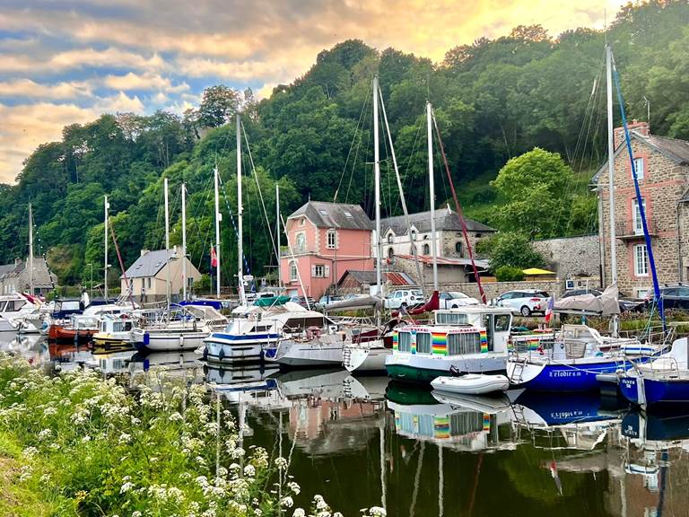 Le port de Dinan au pied de l'appartement