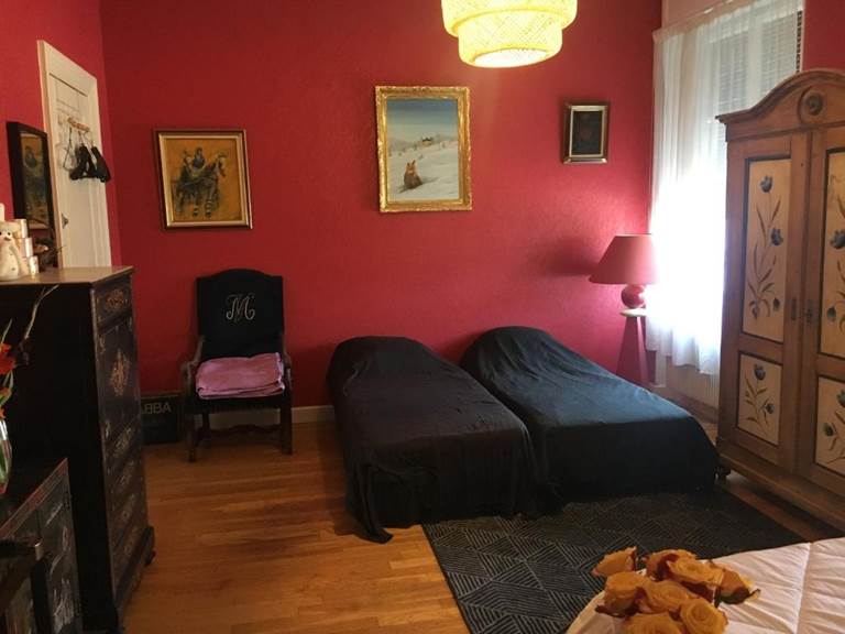 CHAMBRES-GUEBWILLER-Chambre-Quadruple-avec-Salle-de-Bains-Commune-4-personnes-Lits-Simples