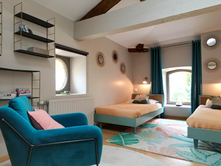 Chambre 2 lits simples avec salle de douche