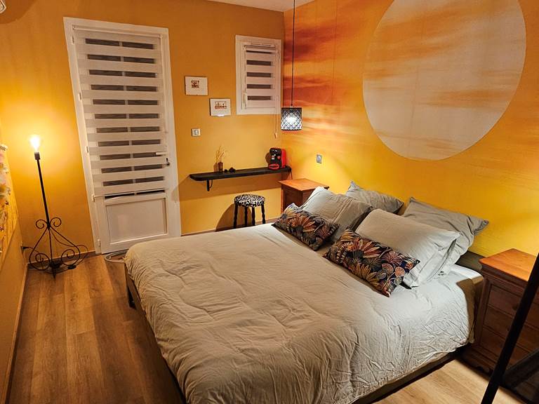 Chambre gay Quentin proche de Bayonne, Biarritz et des plages de Ondres et Capbreton.