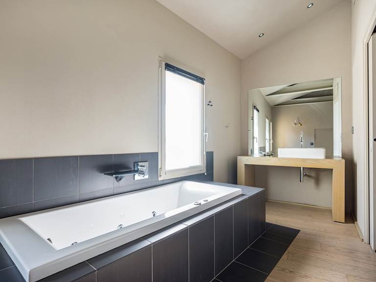 Loge de Mer - Lodge Urbain a Perpignan - Suite Junior - Bains a remous