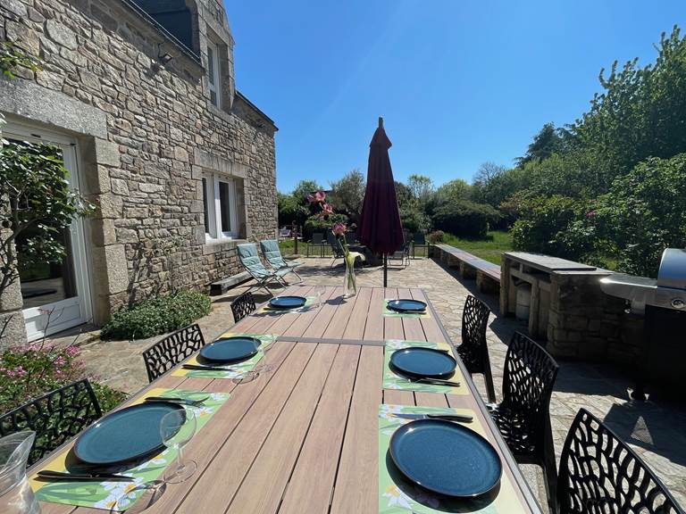 Grande terrasse pour les repas