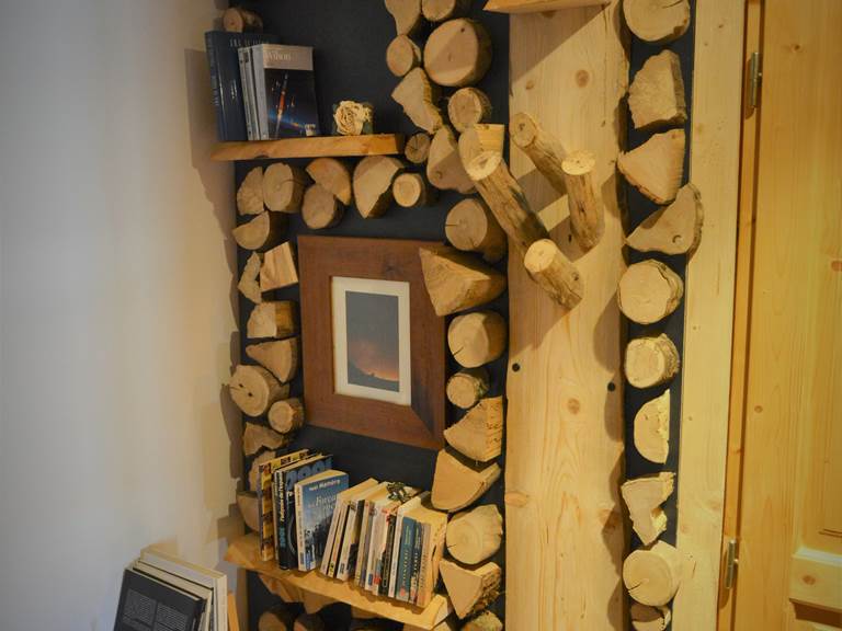 Artisanat et auto-construction donne tout son charme au gîte de l'Atelier de l'Arbre-Lune