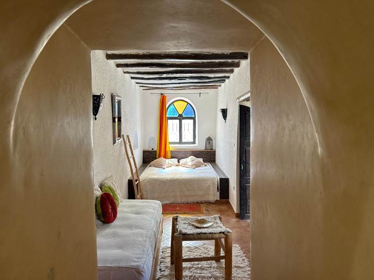 riad-eucalyptus-chambre-arcades-fenetre-vitree-maroc-presta
