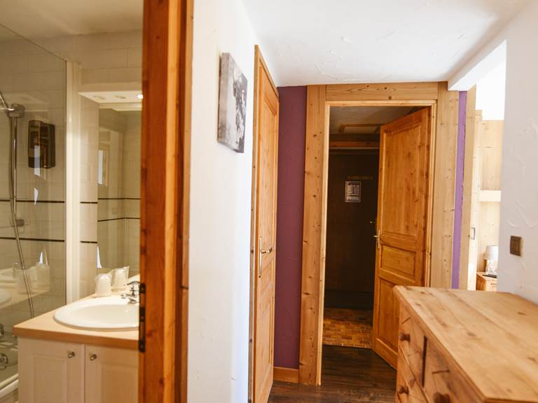 chalet_family_suite_two_rooms