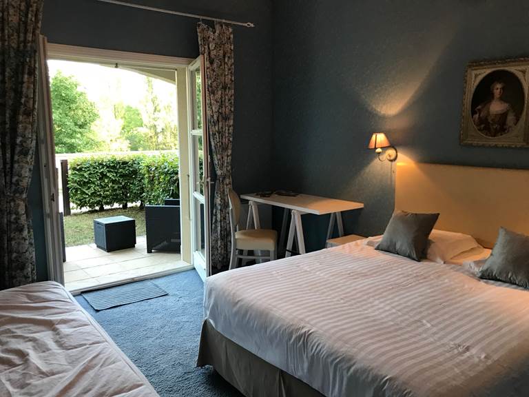 Chambre double annexe en rez de jardin