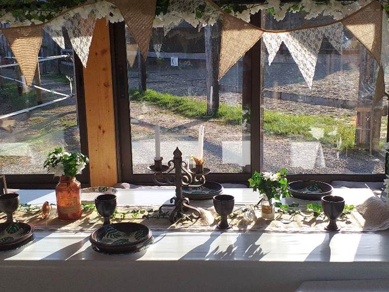 Réservez Prenez vos petits déjeuners bio fait maison avec des fleurs ou plantes de saisons