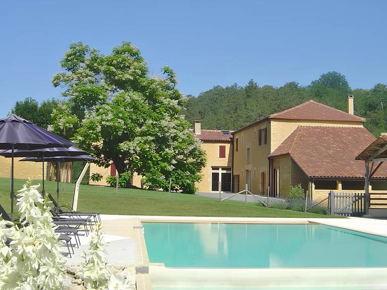 DOMAINE DU CHAMP DE L'HOSTE - maison d'hôtes à Larzac 24170 - domaine du champ de l'hoste - piscine