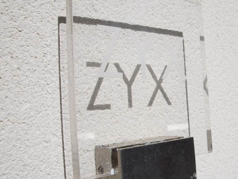 House ZYX