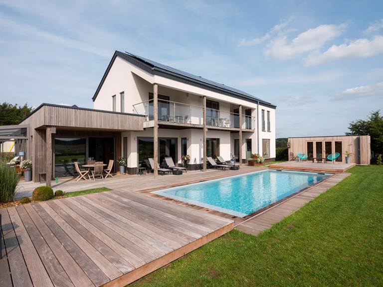 Piscine - terrasse - balcon plein sud à la Chabetaine