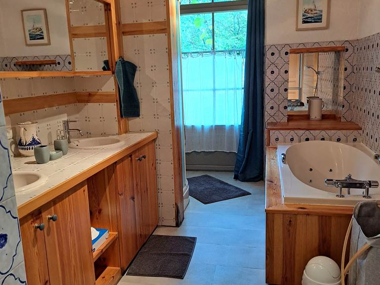 salle de bain familiale Gîte INYAQAB Dordogne Périgord