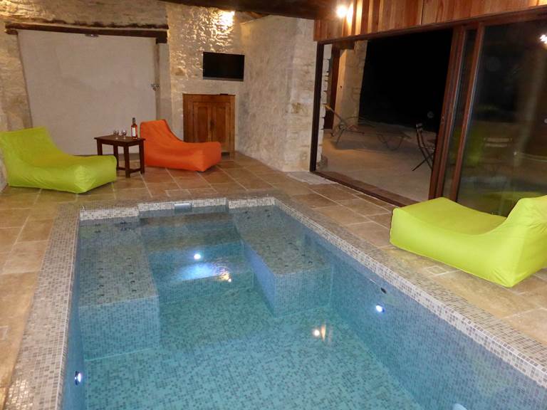 piscine chauffée soirée en Périgord Noir