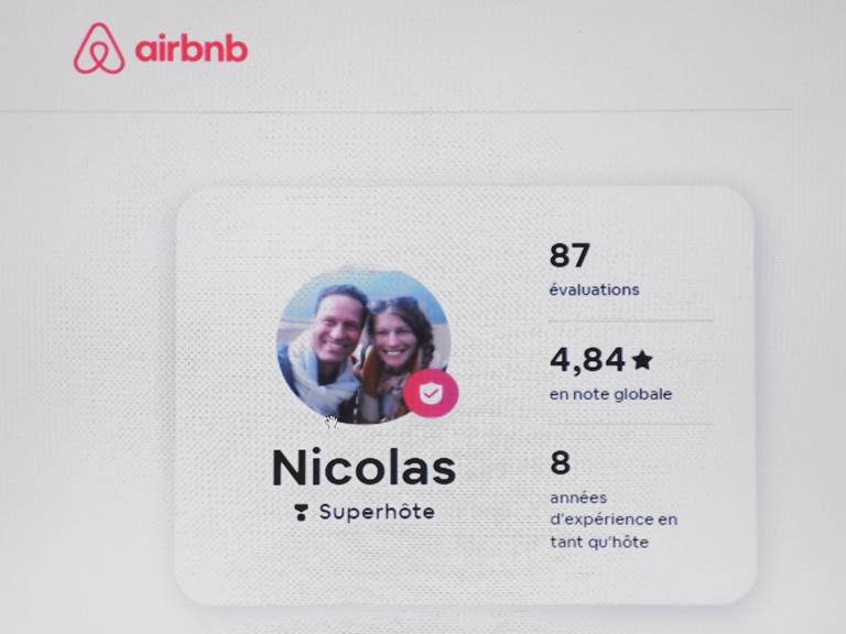 on line booking airbnb