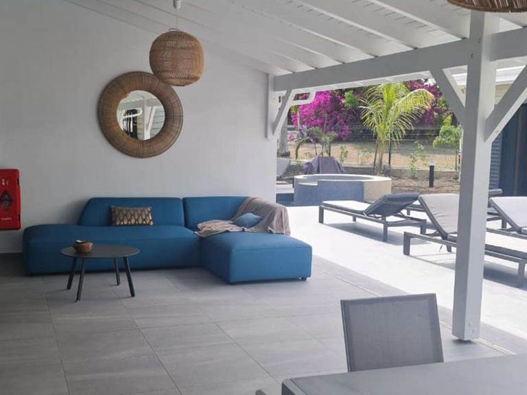 villa-azur-156954-1600-950-crop