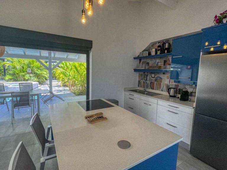 villa-azur-152855-1600-950-crop