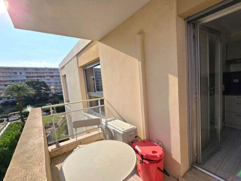 ID 105 Cannes balcon