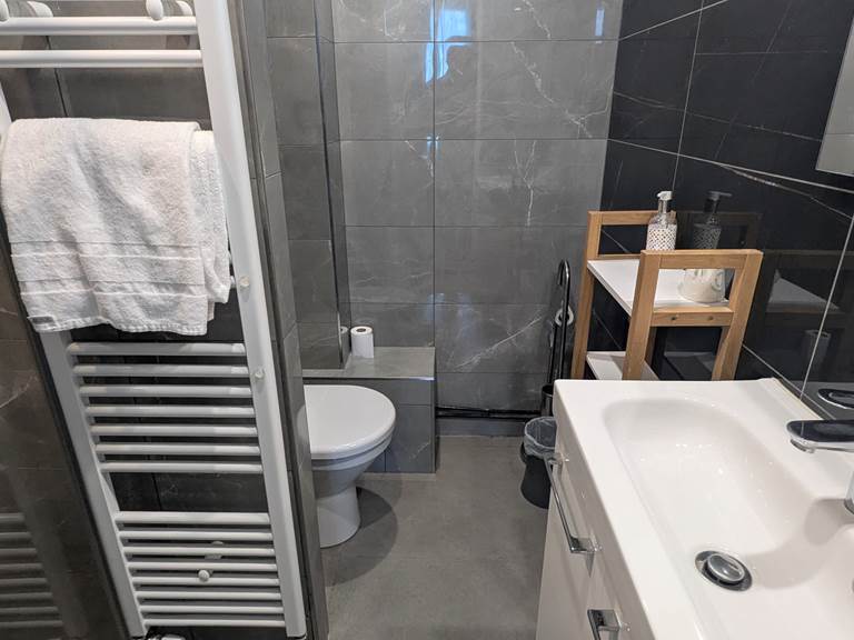 Salle de bain individuelle hotel jean bart paris 6 jardin du luxembourg